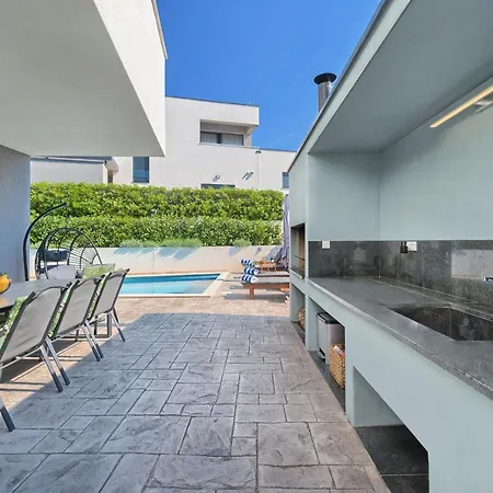 Willa Celestial Split