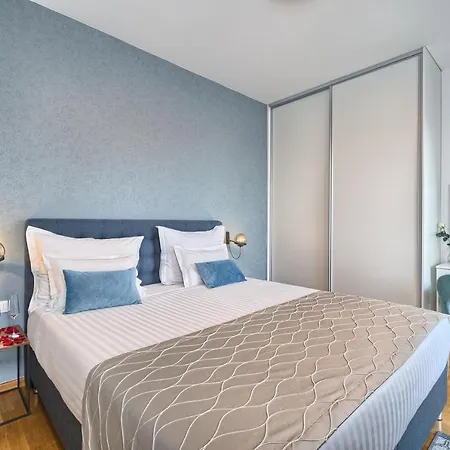 Celestial فيلة سبليت