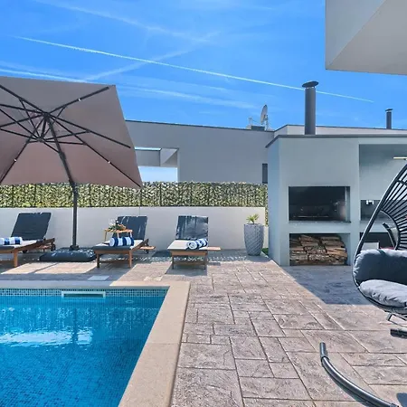 فيلة Celestial سبليت